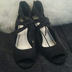 Size 9 a.n.a lace heels